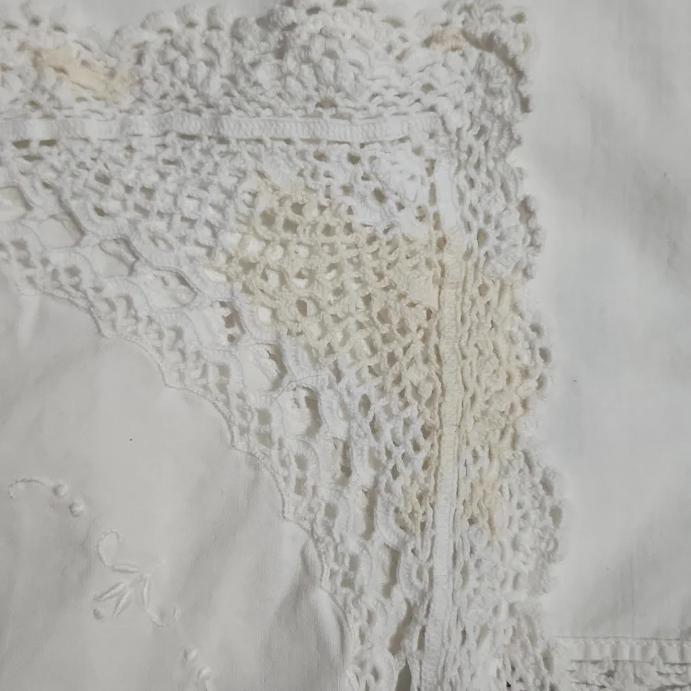 Vintage white table runner with 3 cloth napkins 100% cotton